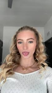 Isabella Aponte's Instagram, Twitter & Facebook