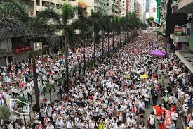「守護香港反送中」大遊行 ，通稱「6月9日大遊行」或「69大遊行」 ，由簡稱「民陣」的民間人權陣線於2019年6月9日舉辦 ，旨在反對逃犯條例修訂草案（「反送中」） 。 é€ƒçŠ¯æ¢ä¾‹ ä¿®è¨‚é¢¨æ³¢ä¹‹6æœˆ9æ—¥103è¬äººéŠè¡Œ é¦™æ¸¯ç¶²çµ¡å¤§å…¸ Fandom