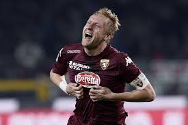 Mirko vucinic (juventus) right footed shot from the left side of the box is saved in the bottom right corner. Glik Toro Senza Corna Rivistacorner Ch