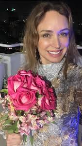 En esta edición de “Sábado en la noche” revelamos que la actriz Dora  Mazzone contrajo nupcias el 28 de septiembre con un empresario de origen  italiano, quien ha sido su compañero sentimental durante ...