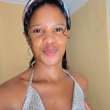 Title: Addicted to Her, The Ceo's Spoiled Darling ML: HuangWenBo FL: Zhai Yiying  Lin Momo, a college student, is exploited by her foster mother and forced  to work long hours. One day,