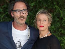 Toute la famille est sens dessus dessous. Notre Interview De Karin Viard Et Philippe Rebbot Pour Le Petit Locataire Challenges