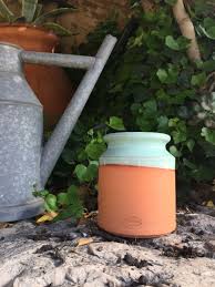 Le Pot A Sel Decline En Bleu De Chine Bleu Turquoise Et Bleu Egyptien Est Incontournable Poterieravel Cahierdetendances Poterie Ravel Poterie Terracotta