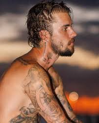 Justin Bieber shows off his new look