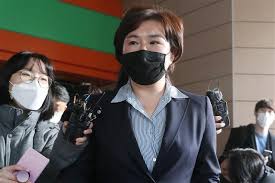 최진봉 / 성공회대 교수* 아래 텍스트는 실제 방송 내용과 차이가 있을 수 있으니 보다 정확한 내용은 방송으로 확인하시기 바랍니다.앵커 최진봉 성공회대 교수와 정치권. ì„œìš¸ì‹ ë¬¸ í›„ê¶ ë§‰ë§ ì‚¬í‡´í•´ì•¼ í­ë°œí•œ èˆ‡ ì¡°ìˆ˜ì§„ ì‚¬ê³¼í•  ì‚¬ëžŒì€ ê³ ë¯¼ì •