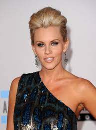 You may also want a curling iron for the ends of your hair. 5 Elegant Beehive Hairstyles For Women Hairstyles Weekly