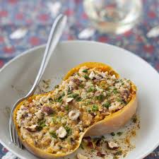 Couper la courge en deux sans l 'éplucher, éventuellement raccourcir la partie la plus une délicieuse recette de courge butternut au four, farcie aux oignons, lardons et beaufort. Courge Butternut Farcie Au Riz Et Aux Noisettes Recette De Courge Butternut Farcie Au Riz Et Aux Noisettes Marmiton