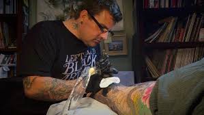 These talented chicago tattoo artists make us want to run to the nearest ink shop right this instant! Tattoo Shop Chicago Japanese Style Tattoos Chicago Katana Tattoo