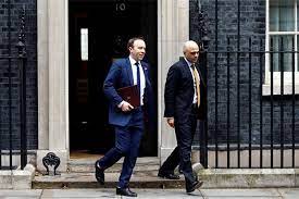 Matt hancock is filmed out in london park after boris johnson's national plea to 'stay home this exclusive: Bqbfcj8waax8nm