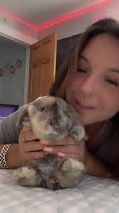 training him to give kisses