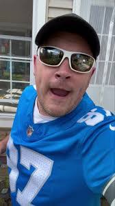 Aaron Ostrander's Instagram, Twitter & Facebook