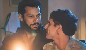 Ramiro reconhece as mudanças promovidas em sua vida por Kelvin em momento íntimo entre os dois (Foto Reprodução/Internet)