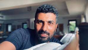 الاعلان الرسمي لمسلسل #نسل_الأغراب احمد السقا امير كرارة قريبآ #رمضان_2021يتناول مسلسل #نسل_الأغراب في إطار درامي اجتماعي قصة من قصص المجتمع الصعيدي. Ù…Ø­Ù…Ø¯ Ø³Ø§Ù…ÙŠ Ù…Ø­Ù…ÙˆÙ„ Ø§ Ø¹Ù„Ù‰ ÙƒØªÙÙŠ Ø£Ø­Ù…Ø¯ Ø§Ù„Ø³Ù‚Ø§ ÙˆØ£Ù…ÙŠØ± ÙƒØ±Ø§Ø±Ø© ÙÙŠ ÙƒÙˆØ§Ù„ÙŠØ³ Ù…Ø³Ù„Ø³Ù„ Ù†Ø³Ù„ Ø§Ù„Ø£ØºØ±Ø§Ø¨ Ø§Ù„Ø±Ù…Ø¶Ø§Ù†ÙŠ Ù…Ø¬Ù„Ø© Ø§Ù„Ø¬Ù…ÙŠÙ„Ø©