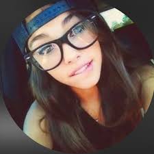 Chris Brown은 자신의 11:11 투어에서 자신의 셔츠를 벗어달라는 팬들로부터 요청을 들어왔다. “나는 계속해서 셔츠를  벗어달라는 요청이 들어온다. 그래도 난 내 옷이 좋아 🤣”