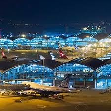 Juga dikenali sebagai lapangan terbang chek lap kok kerana lokasinya, ia telah beroperasi secara komersial sejak 1998, menggantikan lapangan terbang kai tak sebagai pusat penghantaran. Cathay Pacific Lounges At Hong Kong International Airport Walter Knoll