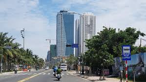 Vi trí cạnh khách sạn alacarte, khu vực này hiện là khu khách sạn cao cấp với hơn 14 lô trong tổng cộng 24 lô mặt tiền đã và đang xây dựng.đối diện là bãi tắm du lịch và công viên biển đông nơi tổ chức các sự kiện lớn. Them Hang Loáº¡t Camera Giam Sat Báº¯n Tá»'c Ä'á»™ Tren Ä'Æ°á»ng Vo Nguyen Giap Baogiaothong Vn