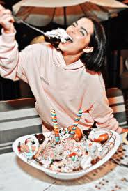 A uniform hairstyle for bridesmaids : Addison Rae Ultralight Addison Fashion Addis