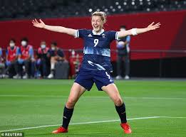 Stina blackstenius , de suecia, celebra su gol por el grupo g femenino, ante estados unidos, en el estadio de tokio, el 21 de julio de 2021.foto: Gtpfvild41ukhm