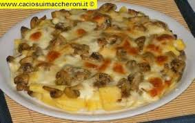 Transfer polenta mixture to a french oven or baking tray and spread evenly. Pasticcio Di Polenta E Funghi Alla Fontina Primo Piatto