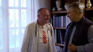 Addig nem kezdődött meg tehát a nagy feró beszélgetés, míg ezek véget nem értek, már csak azért is, hogy megteljen a díszterem, bár elég nehezen akart. Lifetv