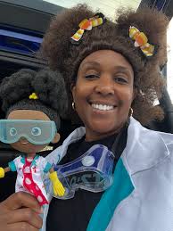 Ebony Hood (@EbonyInTheHood)