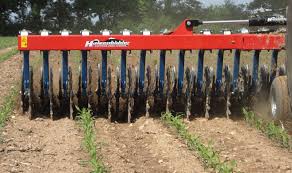 The machine is equipped with a 1000 rpm pto gearbox, the rotor shaft is driven on both sides. Rotary Hoe Hatzenbichler Agro Technik