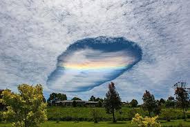 Who Punched A Hole In The Sky Amazing Nature Photos Clouds Amazing Nature
