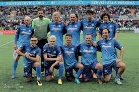 Oggi compie gli anni un grande artista ed una delle colonne portanti della nazionale cantanti buon. La Nazionale Cantanti Di Calcio Sara A Belluno Il 18 Maggio