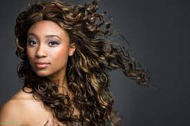 25 Colorful Frizzie Hairstyles Ceplukan Curly Hair Model Highlights Curly Hair Long Hair Styles