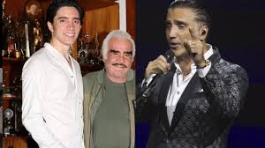 El hecho ocurrió en un vuelo de la compañía aeroméxico y, gracias a las celulares, quedó grabado en varios. Alejandro Fernandez Pelea Con Su Hijo Mayor Y Con Su Padre Don Vicente Tvnotas Irresistible