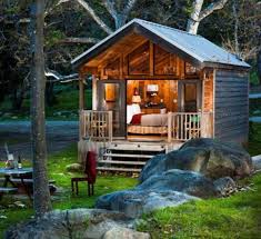 My Idea Of Luxury If It Comes With An Outhouse A Well An Indoor Fireplace It Would Be My Perfect Home Small House House Styles Little Cabin