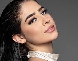 Karla Berra's Instagram, Twitter & Facebook