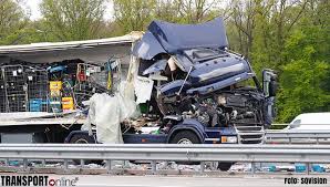 Al met al zorgden verschillende ongelukken in het land voor de drukste ochtendspits van het jaar tot nu toe. Transport Online Politie Zoekt Getuigen Na Ongeval Met Twee Vrachtwagens Op A2 Foto S