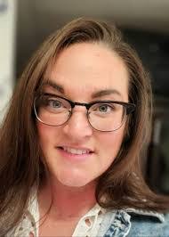 Leah Hawk's Instagram, Twitter & Facebook