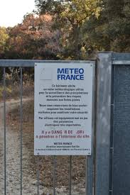 The overnight low will be 65 °f (18.3 °c). La Station Meteo France De Bollene Vaucluse 84500 Sud Drome