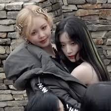 Yeh shuhua and seo soojin are very damaged people, who come from traumatic childhoods. Soojin Shuhua On We Heart It Kpop Girl Groups Girls In Love Kpop Girls