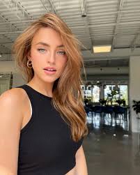 Alicia Moffet - Free pics, galleries & more at Babepedia