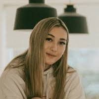 Maria Stoddard's Instagram, Twitter & Facebook