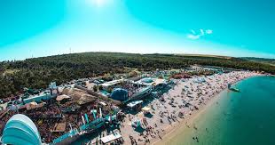 Hardwell, tiesto, armin van buuren and nicky romero are just some of the many djs that played at papaya club. Zrce Beach Papaya Club