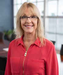 Kim Earnhardt's Instagram, Twitter & Facebook