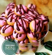 Lihat informasi nilai gizi, komposisi, nomor izin bpom, sertifikat halal mui, dan sertifikat sni tepung terigu bogasari cakra kembar. Resep Kukis Donat Mini Resep Kita