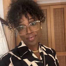 Freezing milk in portions to prevent spoilage