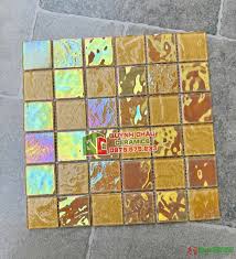 Gạch mosaic thủy tinh 48x48 màu vàng óng ánh đẹp - Gạch Siêu Rẻ