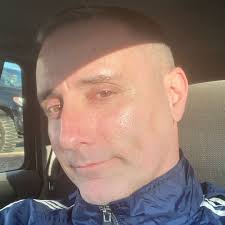 Happy Birthday to my good mate Robert Downey Jr. He knows Thor is his  favorite Avenger 😂