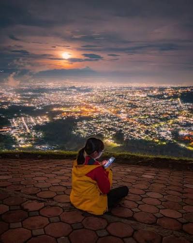 Ke Paralayang waktu malam hari emang bikin Candu ✨ __ _ "Berbagai  Informasi di Batu Paralayang / Malang Paragliding" Merupakan salah satu  dari tempat wisata di Malang yang dapat dinikmati semua orang