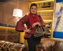 Adibah noor binti mohamed omar of beter bekend als adibah noor (geboren op 3 september 1970) is een maleisische zangeres, actrice. 8v7fctkvq8ekrm