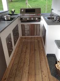Stylish Outdoorkitchen With Beefeater Grill In A Small Space Outdoor Kuche Outdoor Kuche Selber Bauen Aussenkuche