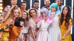 Roksana postanowiła zaprezentować zaskakujący taniec do przeboju z gatunku electropop, który w 2016 roku wylansowała australijska wokalistka sia. Dance Dance Dance Olga Lasak And Pawel Cie Lak Left The Show Medicine With Reason Has Taken The Lead
