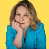 Helene Kern's Instagram, Twitter & Facebook