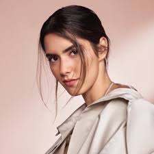 That she is the daughter of a cardiologist makes sense because her looks can definitely make men skip a heartbeat. Paulina Vega Dieppa Statistics On Twitter Followers Socialbakers